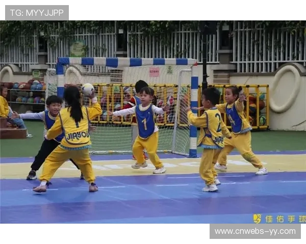 手球守门员技术含观察判断移动选位，预判成关键环节